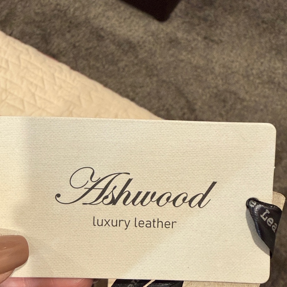 Luxury Leather shoulder bag by Ashwood - Picture 6 of 11